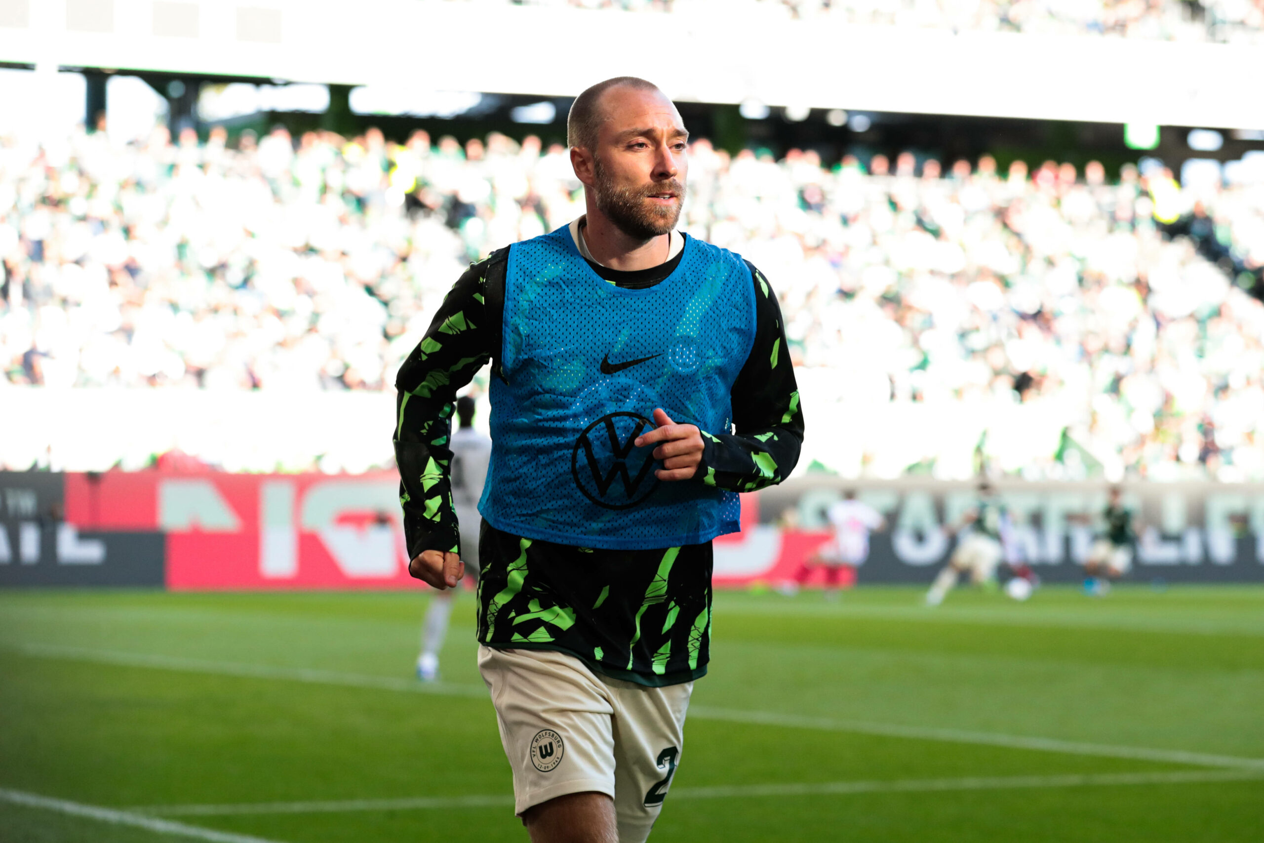 Christian Eriksen beim Aufwärmen für den VfL Wolfsburg.