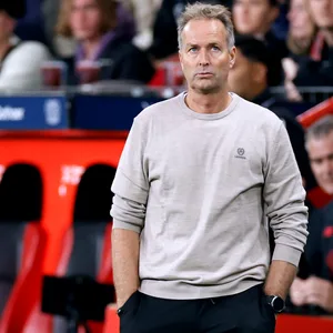 Kasper Hjulmand, Trainer von Bayer 04 Leverkusen, beim Bundesligaspiel gegen Eintracht Frankfurt