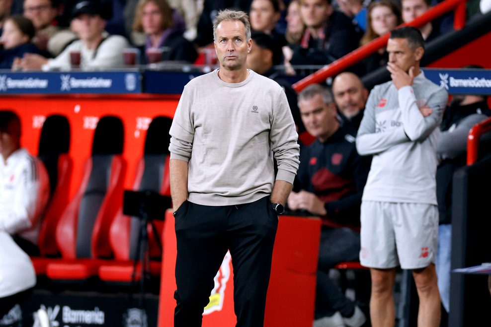 Kasper Hjulmand, Trainer von Bayer 04 Leverkusen, beim Bundesligaspiel gegen Eintracht Frankfurt