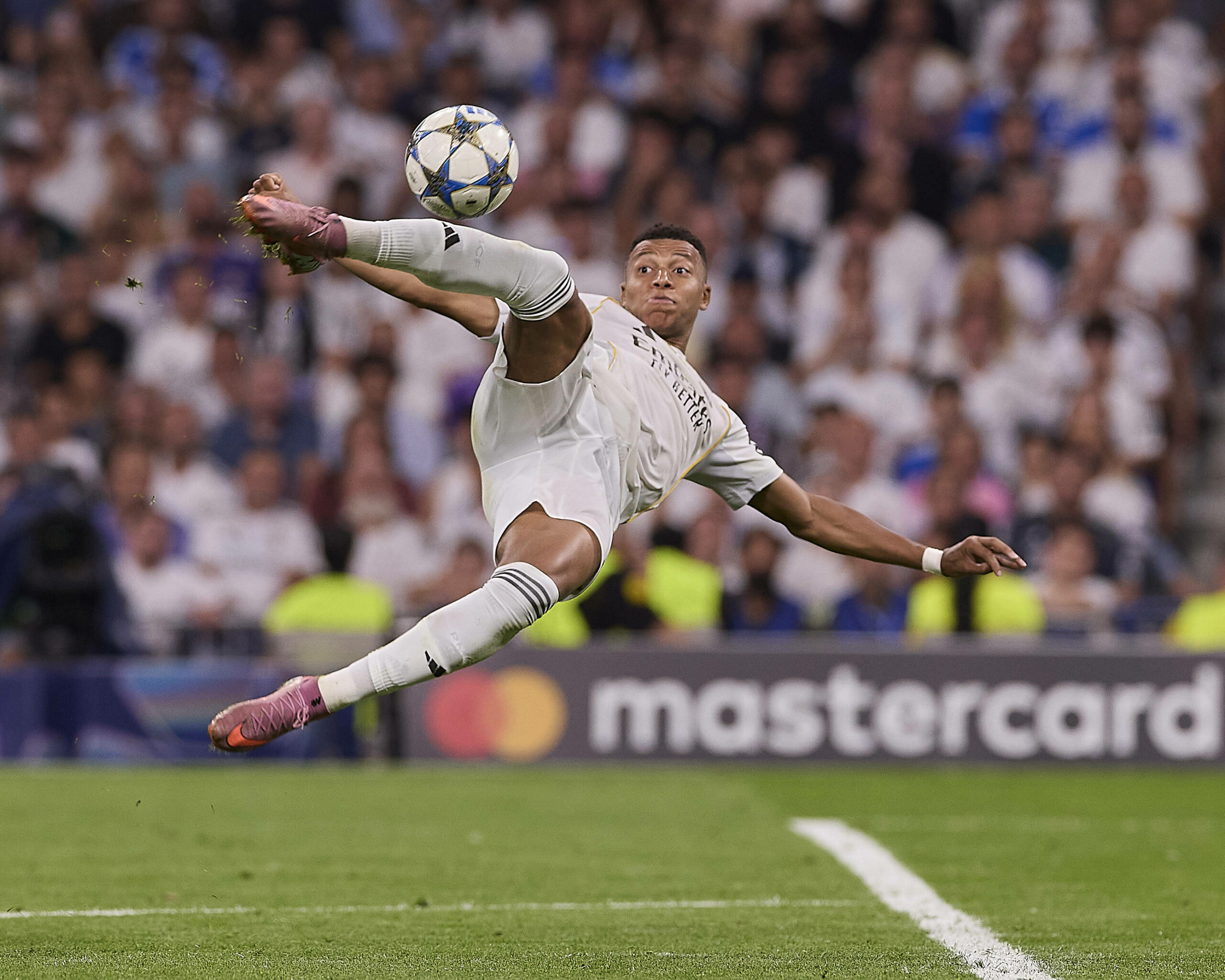 Kylian Mbappé (Real Madrid) im Champions-League-Spiel gegen Olympique Marseille im Estadio Santiago Bernabéu in Madrid