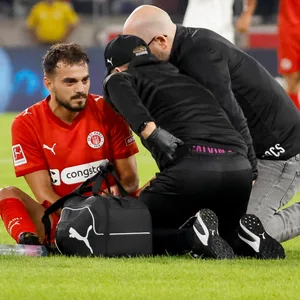 Danel Sinani wird behandelt