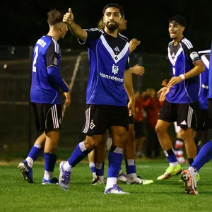 Immanuel Pherai freut sich über das Tor zum 2:0 gegen Altona 93