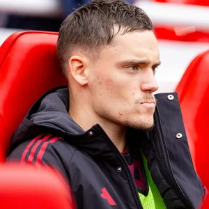 Florian Wirtz auf der Liverpooler Bank.