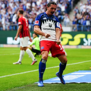 Rayan Philippe jubelt vor der Nordtribüne