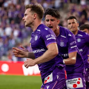 Johannes Eggestein bejubelt ein Tor für Austria Wien