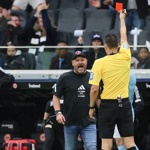 Steffen Baumgart sieht in Frankfurt die Rote Karte.