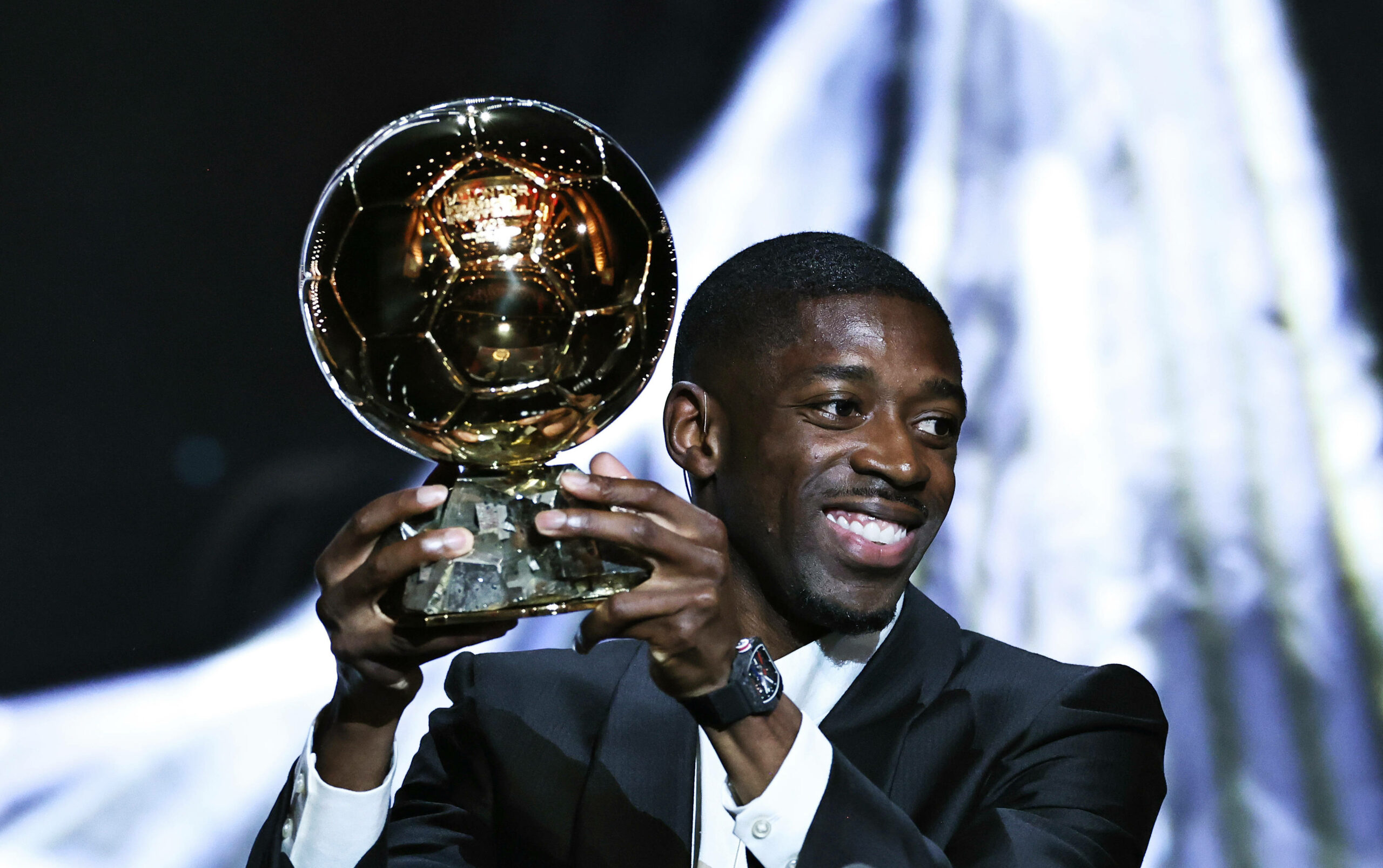 Ousmane Dembélé mit seinem Ballon d'Or.