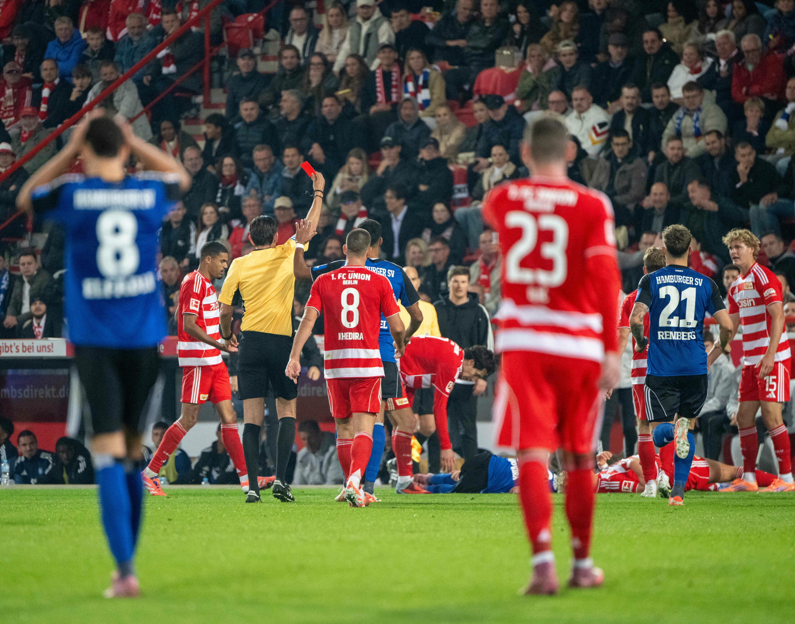 Fábio Vieira sieht die Rote Karte