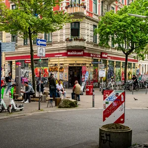 Das Karolinenviertel liegt in der Nähe der Messe und des Heiligengeistfeldes.
