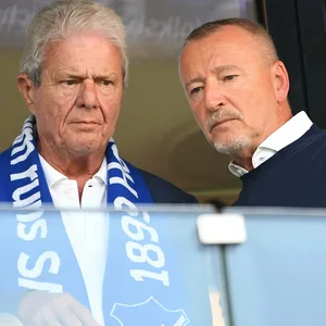 Dietmar Hopp und Roger Wittmann auf der Tribüne