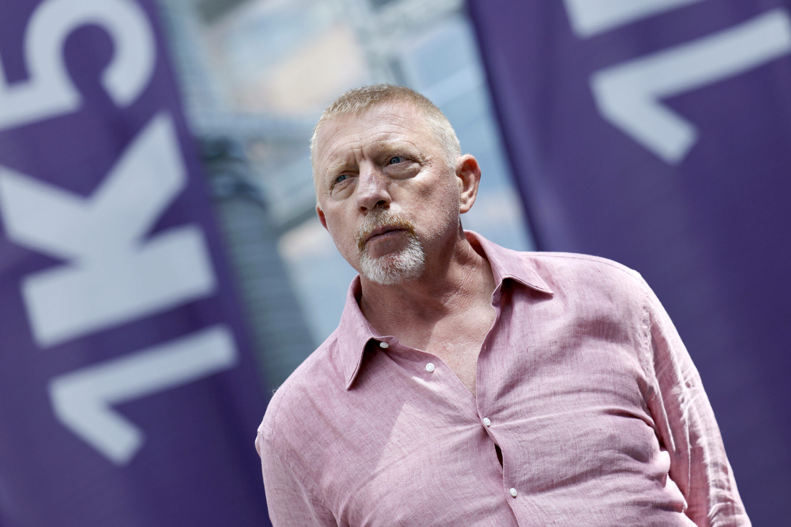 Boris Becker schaut nachdenklich