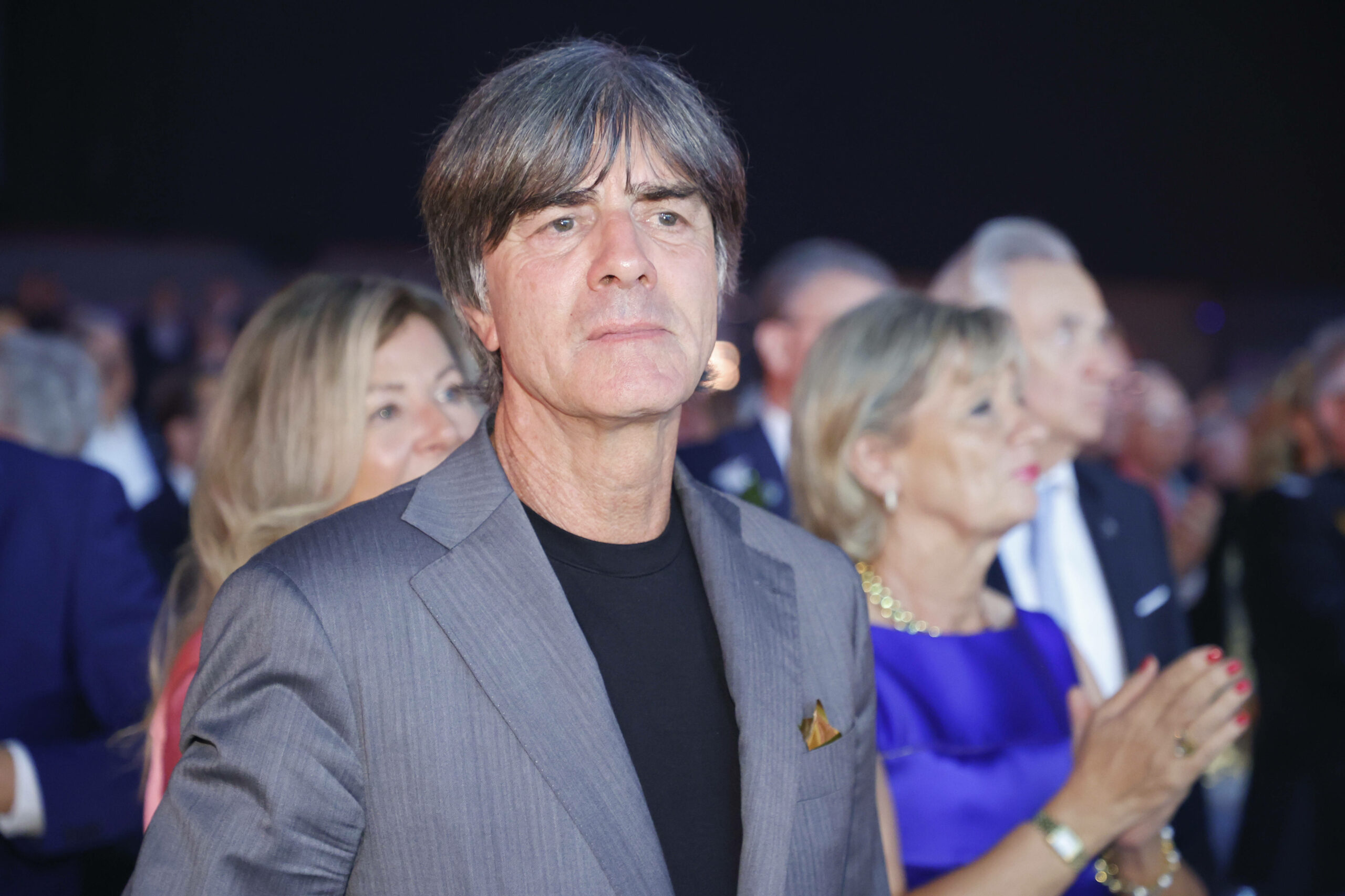 Joachim Löw bei einer Veranstaltung in einem grauen Jackett