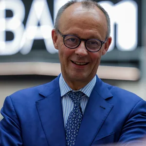 Bundeskanzler Merz besucht Werk der Henkel AG