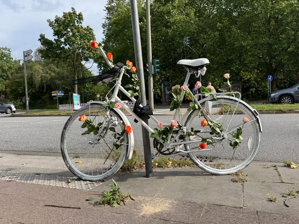 Das „Ghostbike“ soll nun dauerhaft an den tödlichen Unfall erinnern.