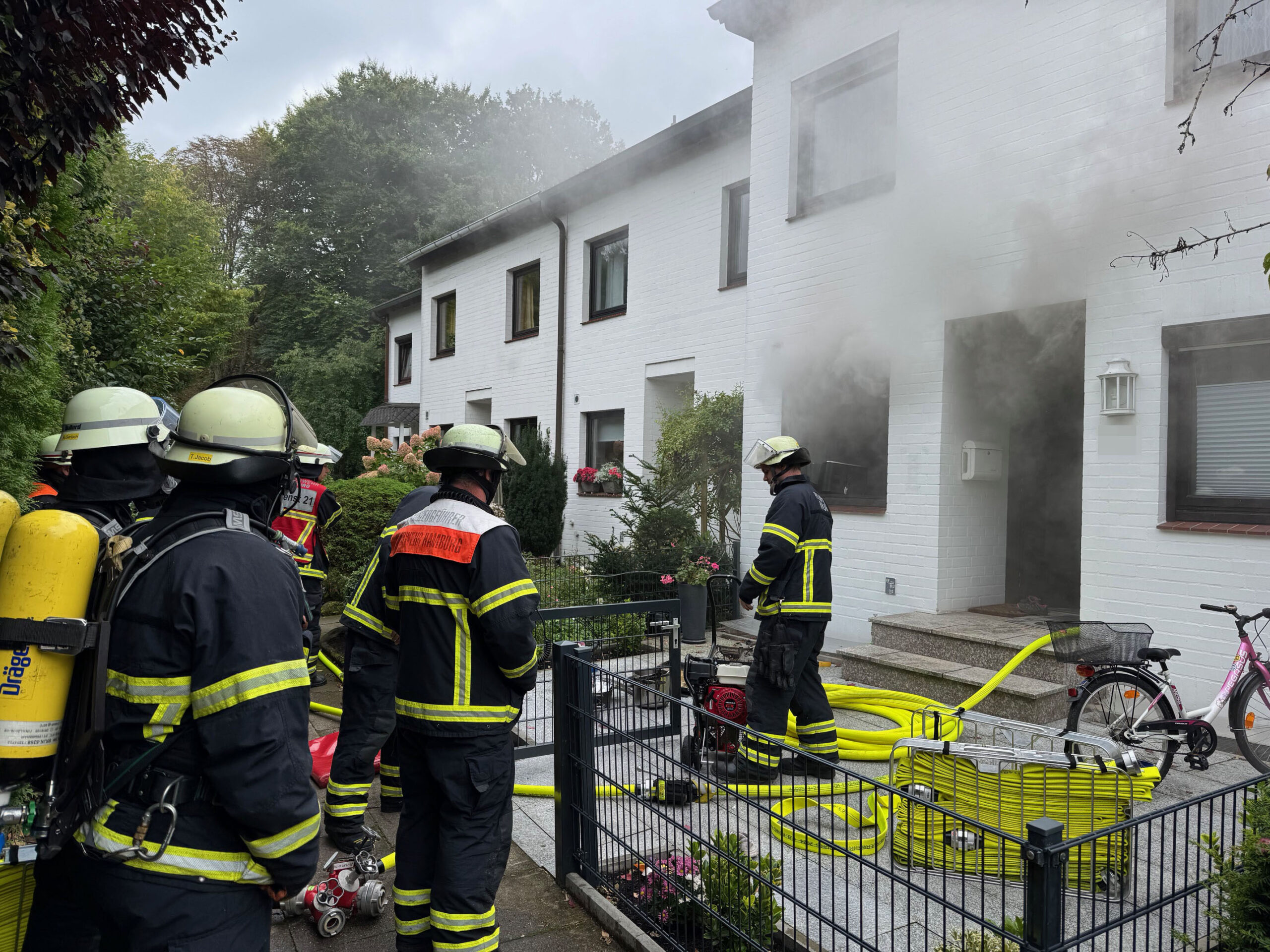 Küchenbrand in reihenhaus in Rahlstedt – Jugendlice mit Rauchvergiftung in Klinik