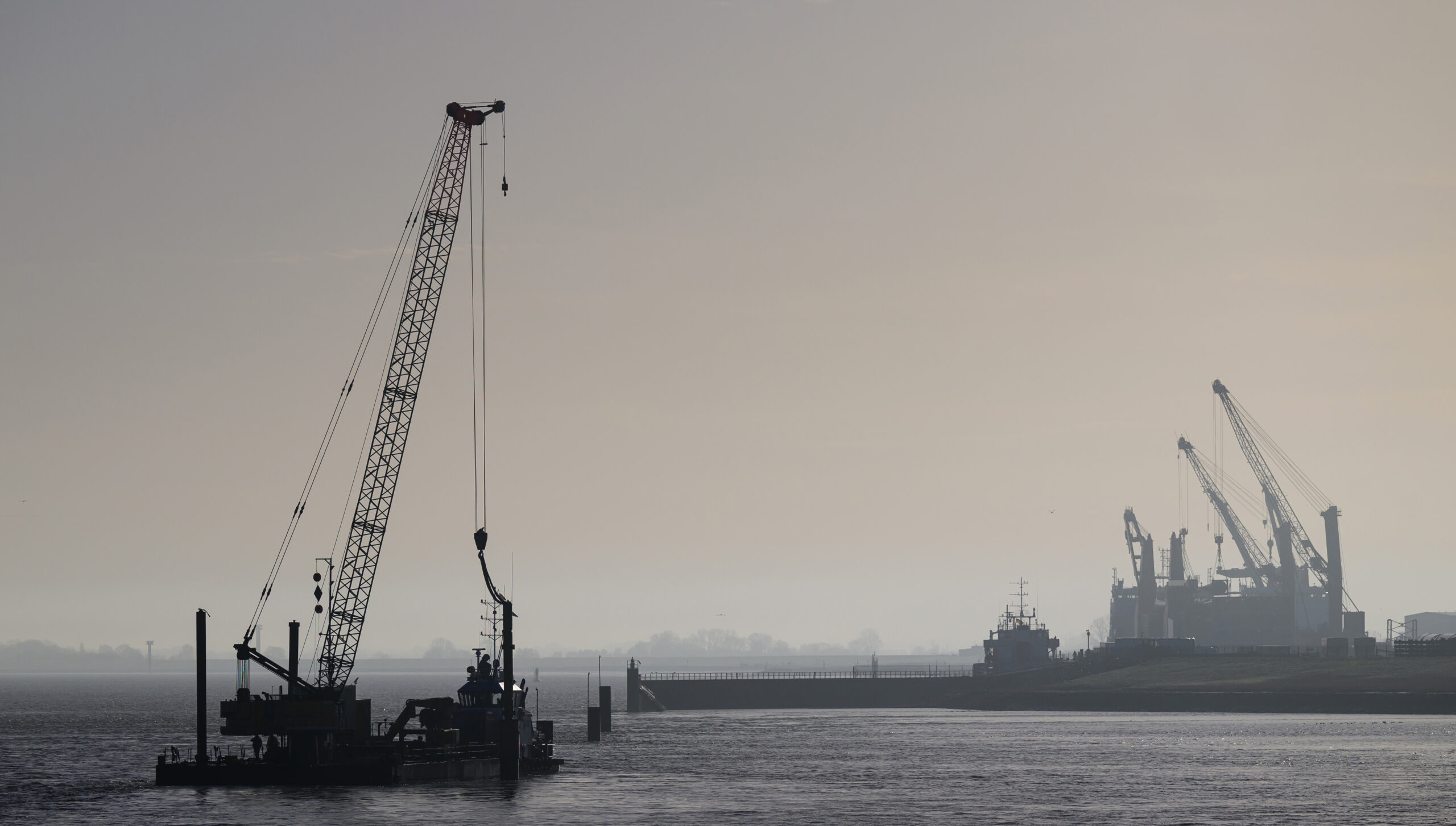 Der Hafen von Cuxhaven soll ein zentraler Umschlagplatz für Windkraftanlagen werden.