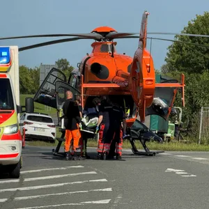 Der Verletzte wurde per Rettungshubschrauber in ein Krankenhaus gebracht.