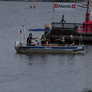 Der Mann war vom Anleger in die Alster gesprungen und dann untergegangen.