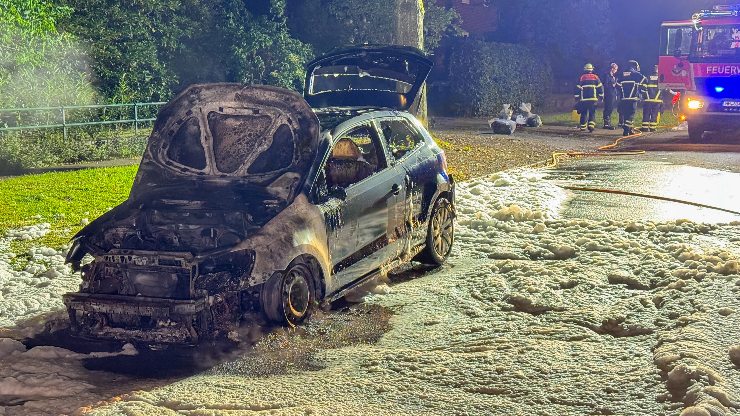 Ein ausgebranntes auto