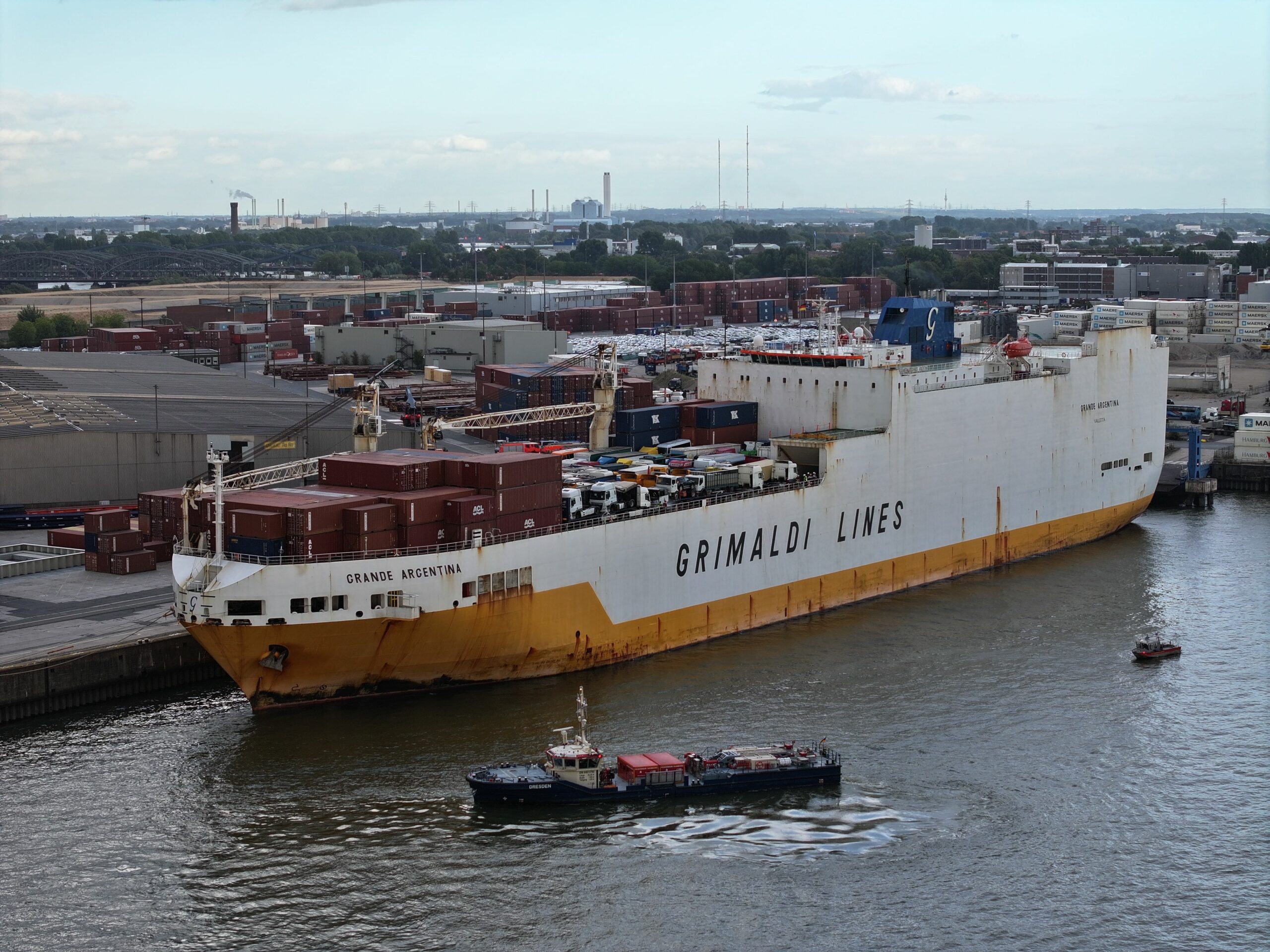 Auf dem Frachter am Terminal O'Swaldkai im Hamburger Hafen war ein Schwelbrand ausgebrochen.