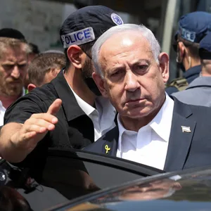 Israels Ministerpräsident Benjamin Netanjahu nach einem mutmaßlichen Hamas-Anschlag auf eine Bushaltestelle in Jerusalem.