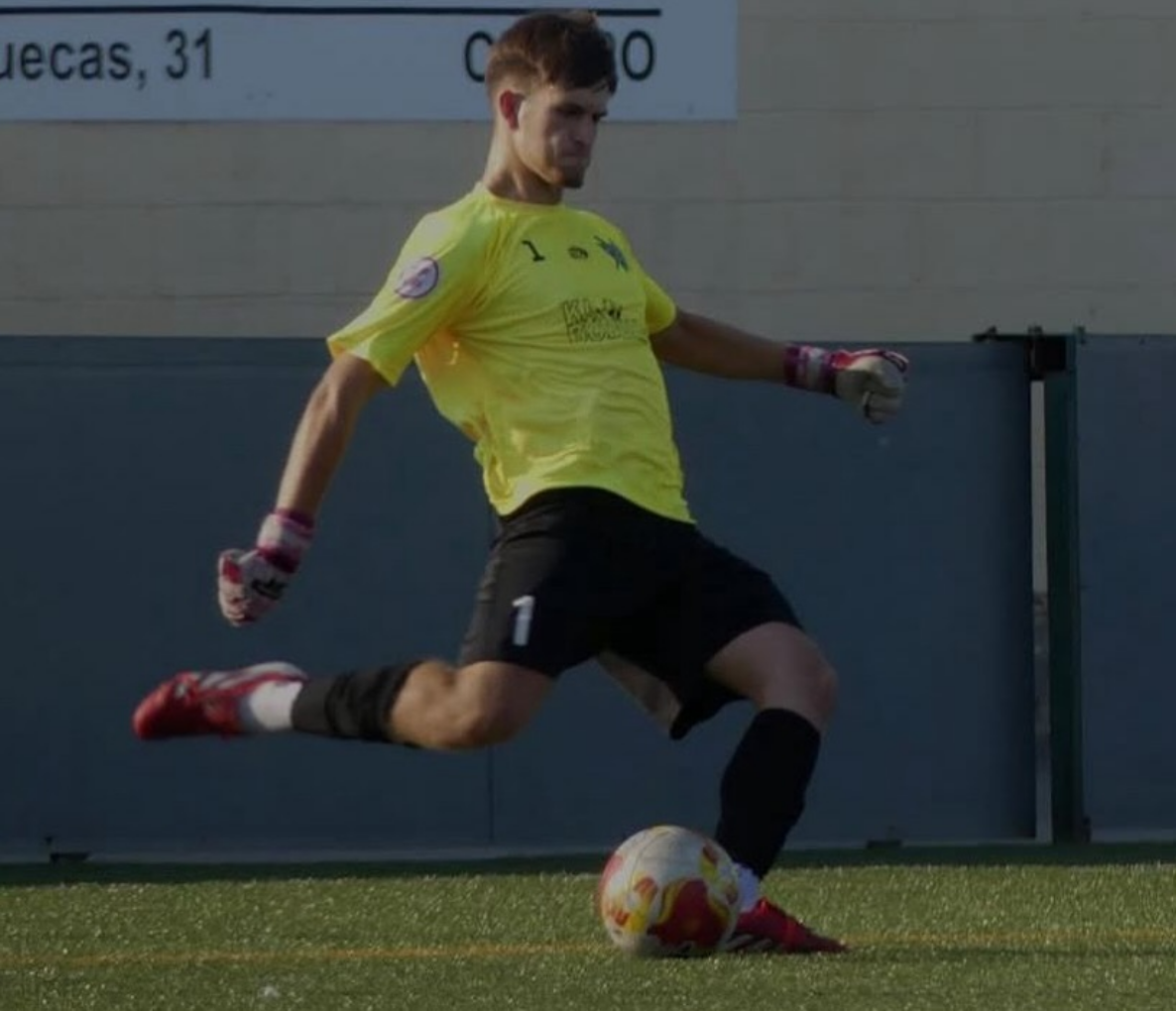 Torhüter Raúl Ramírez vom Club Deportivo Colindres