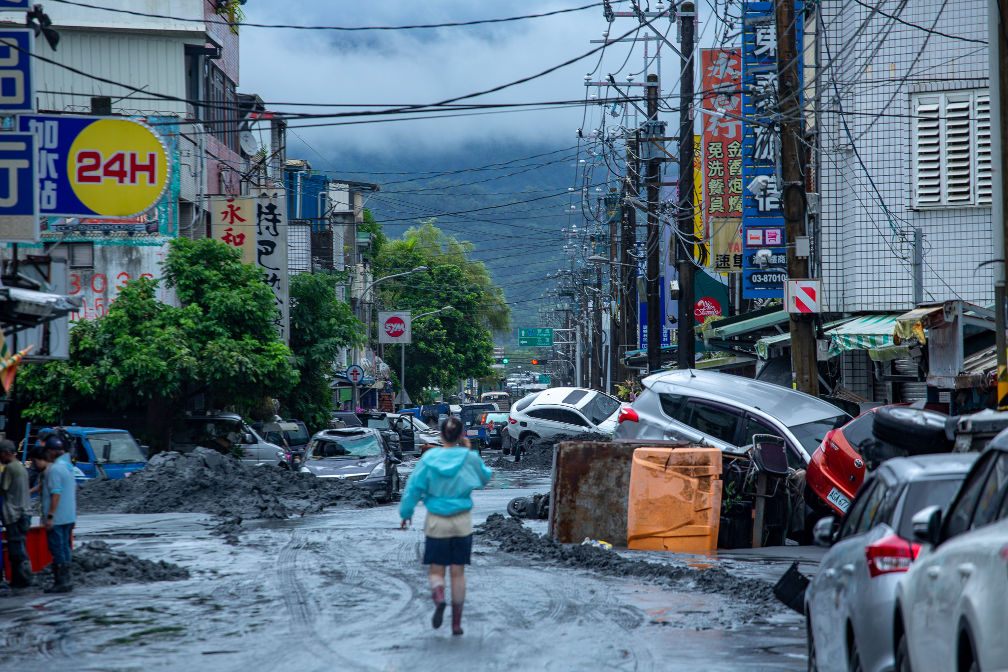 Ein durch einen Erdrutsch aufgestauter See in der taiwanischen Gemeinde Guangfu hat katastrophale Überschwemmungen ausgelöst.