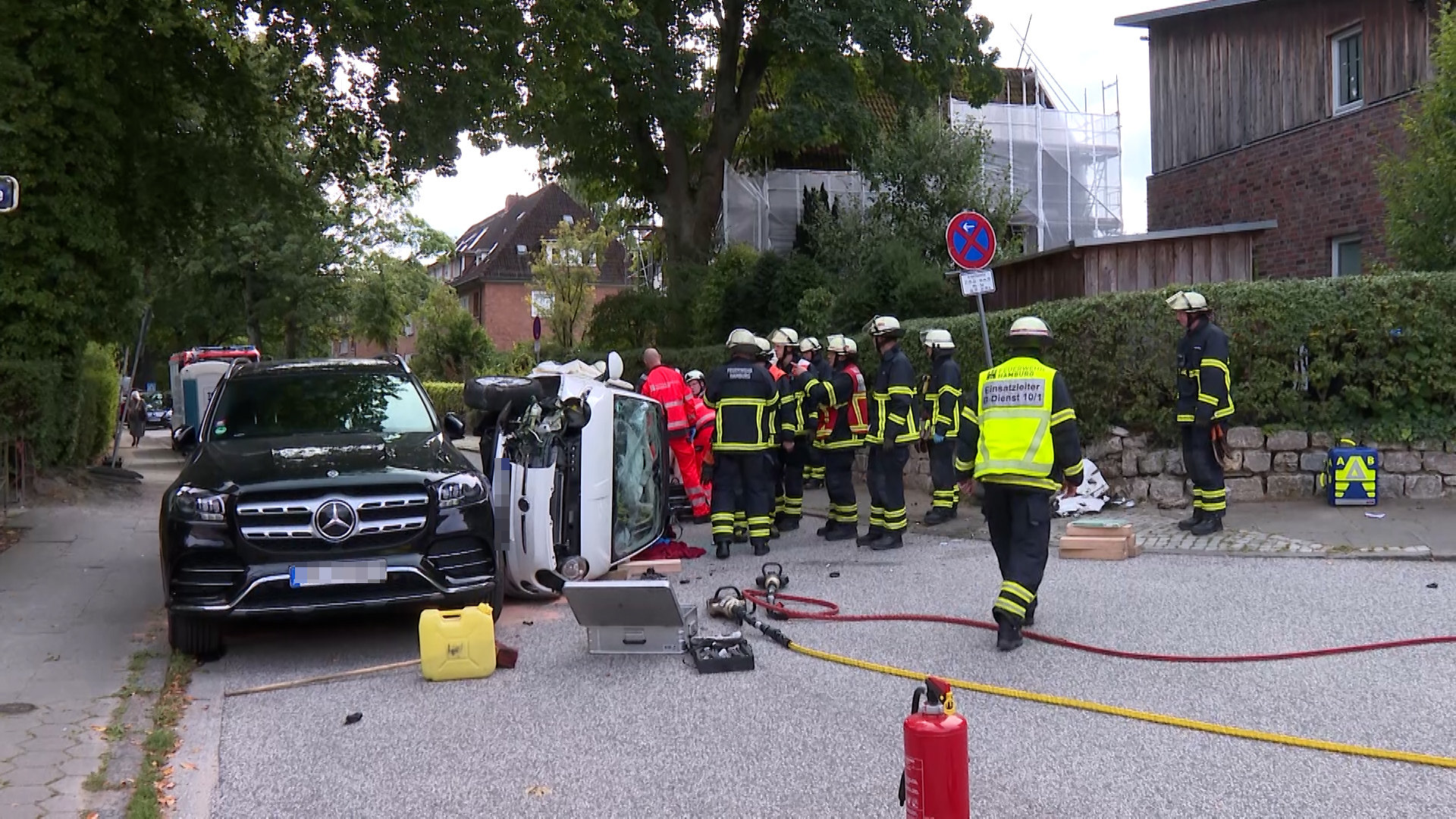 Der Fahrer des Fiat-Cabrio hatte die Kontrolle verloren und sich überschlagen.