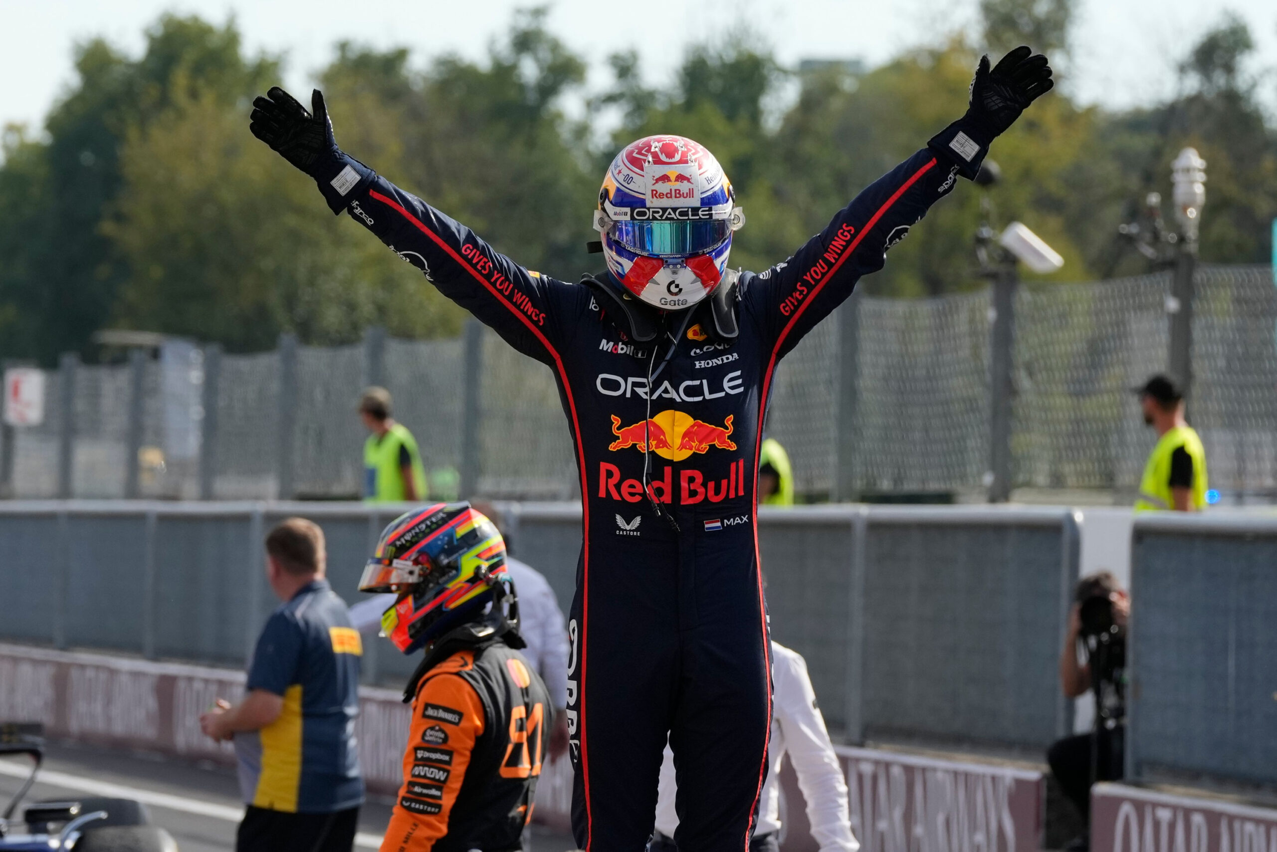 Max Verstappen jubelt nach seinem Sieg in Monza