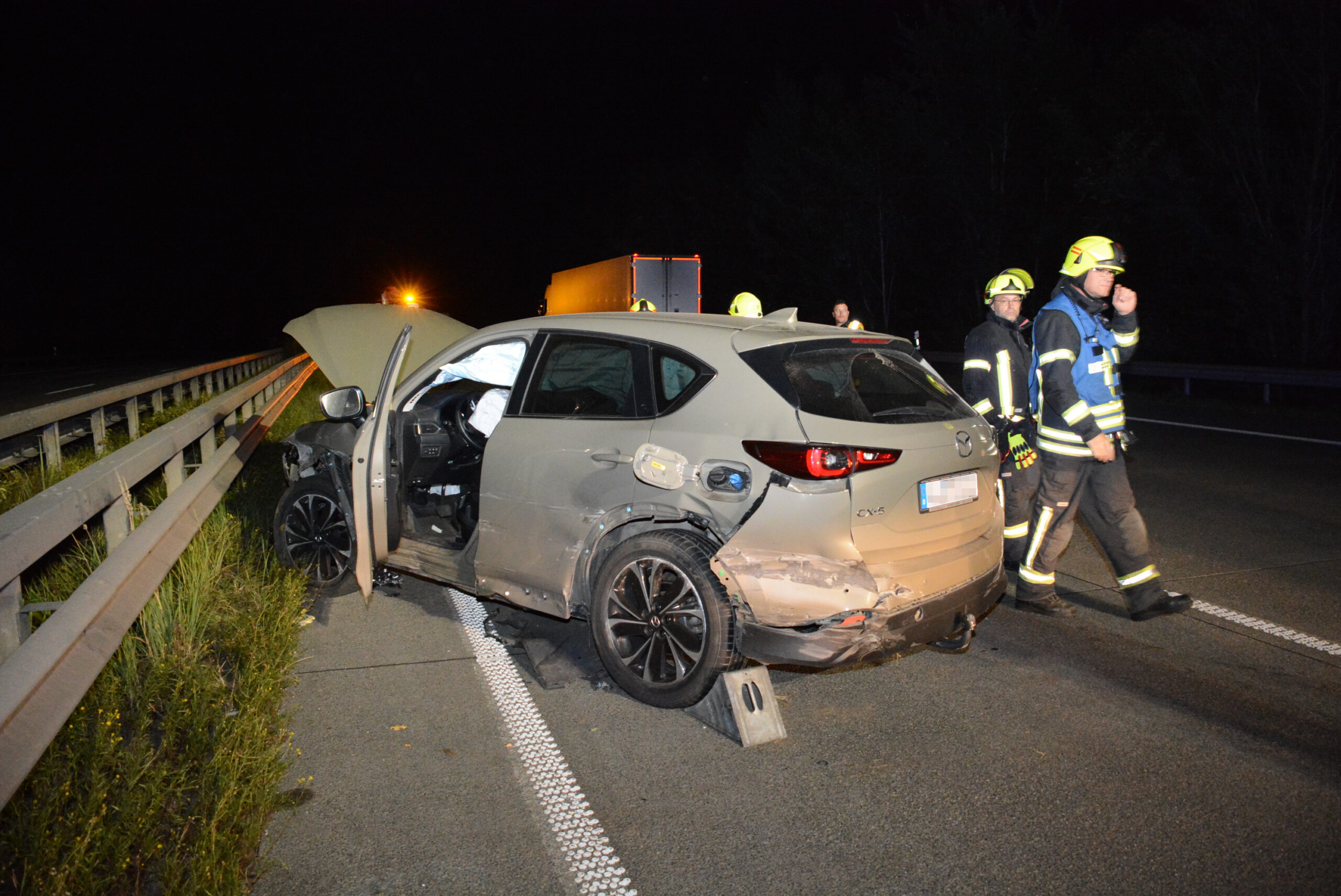 Nach dem Überschlag auf der A1 bei Hamburg landete der Mazda wieder auf den Rädern.