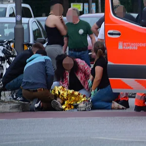 Auf dem Lohbrügger Markt in Hamburg-Lohbrügge wurde ein Radfahrer angefahren und schwer verletzt.