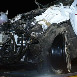 Der Audi Q5 wird nach dem Unfall auf der A1 bei Hamburg abgeschleppt.