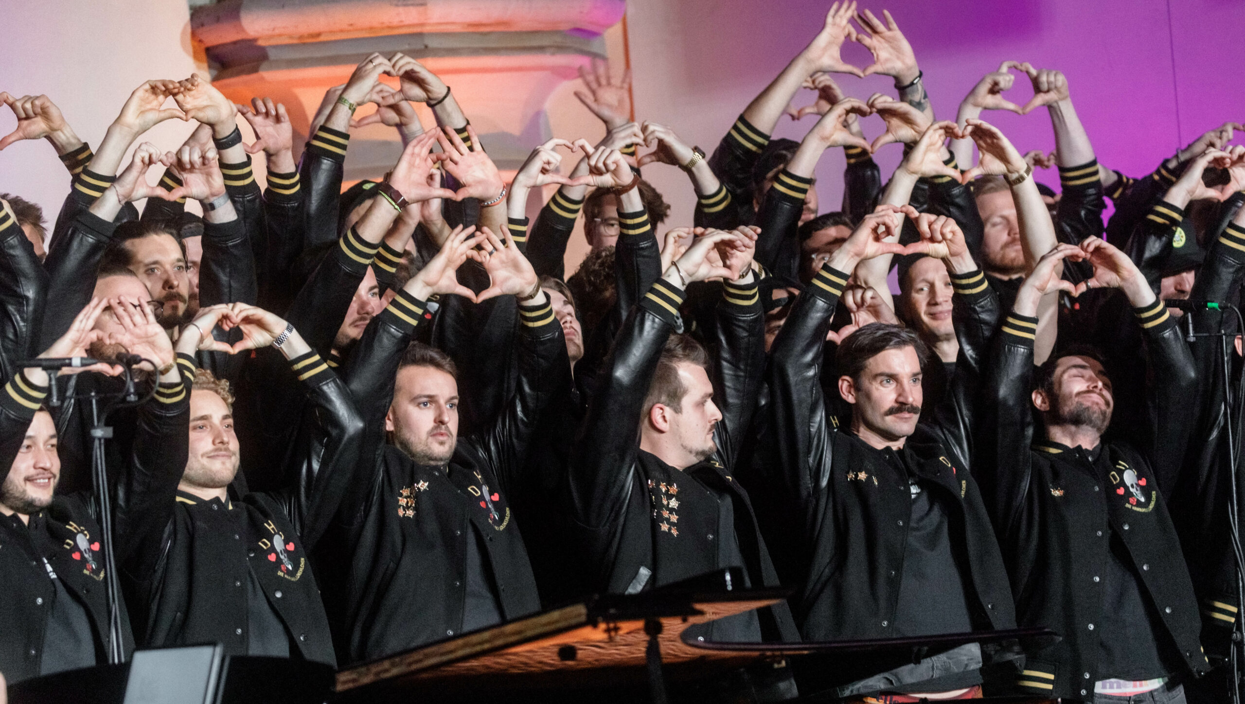 Die Hamburger Goldkehlchen nach einem Auftritt (Symbolbild)