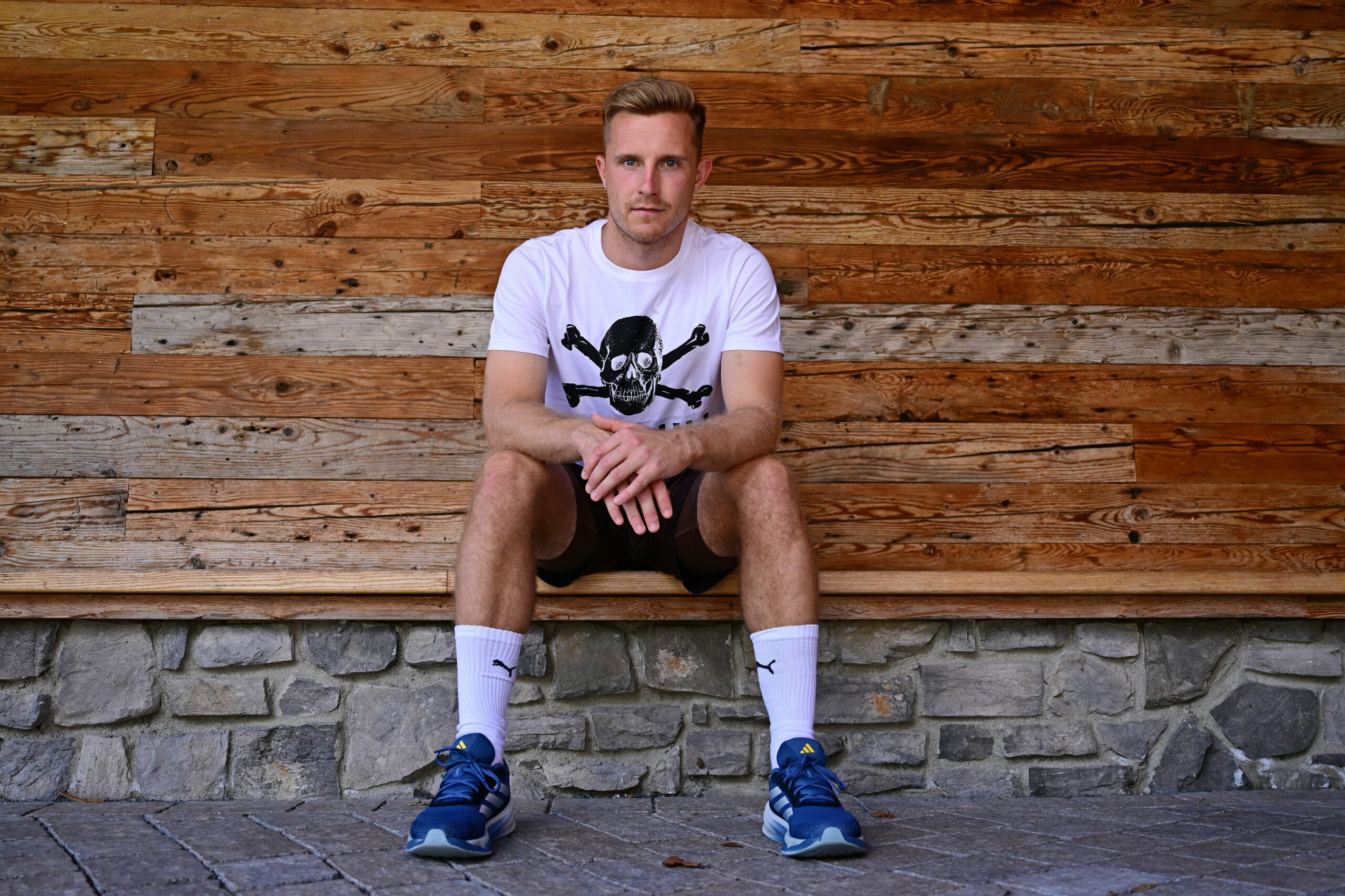 Johannes Eggestein im St. Pauli-Shirt im Trainingslager