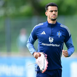 Robert Glatzel läuft über den Trainingsplatz