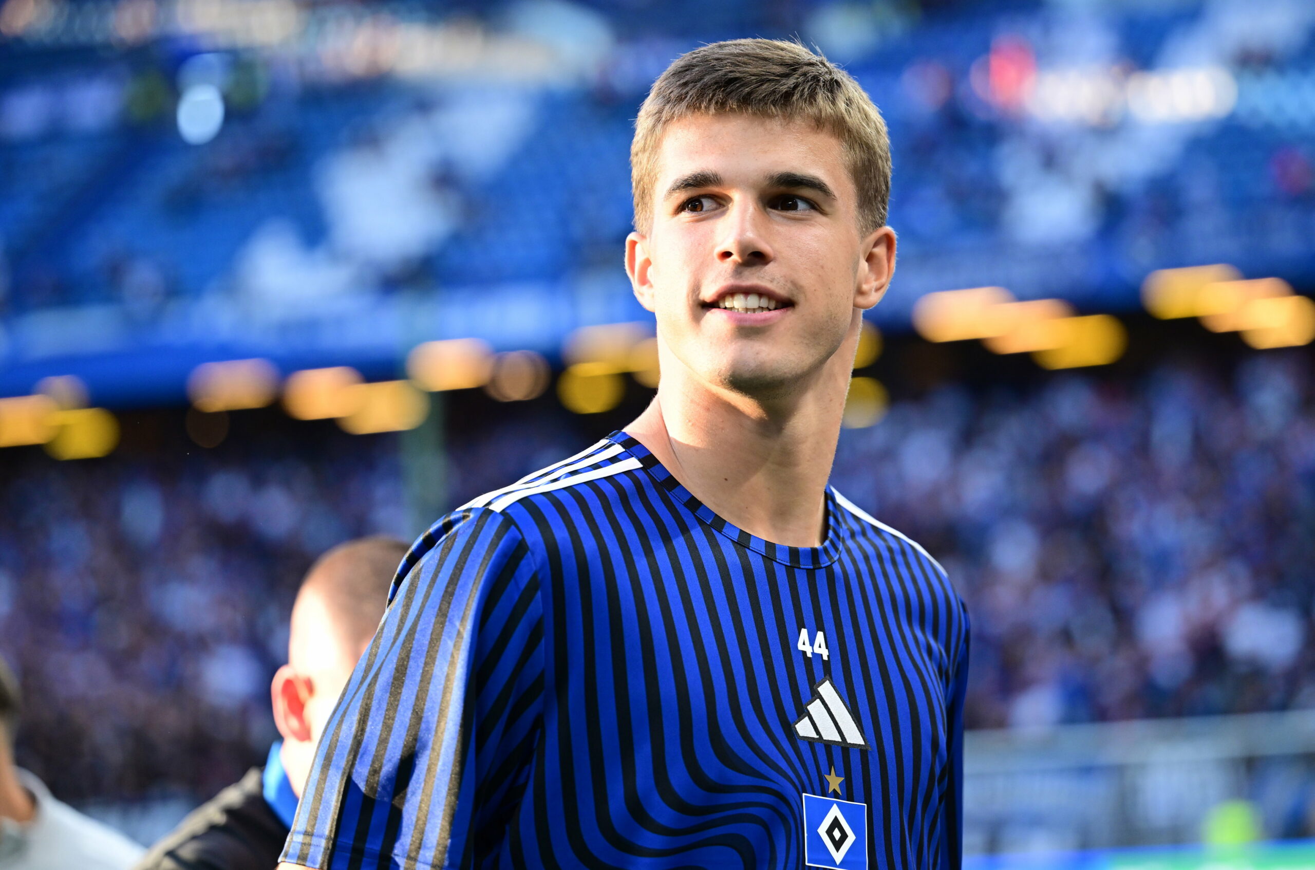 Luka Vuskovic im HSV-Trainingsshirt