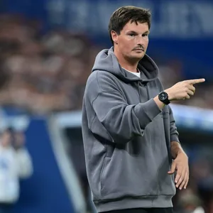 Trainer Merlin Polzin gastiert mit dem HSV am Samstag beim FC Bayern.