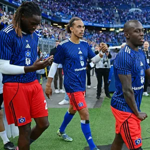 Jordan Torunarigha, Yussuf Poulsen und Jean-Luc Dompé kommen gemeinsam in das Volksparkstadion