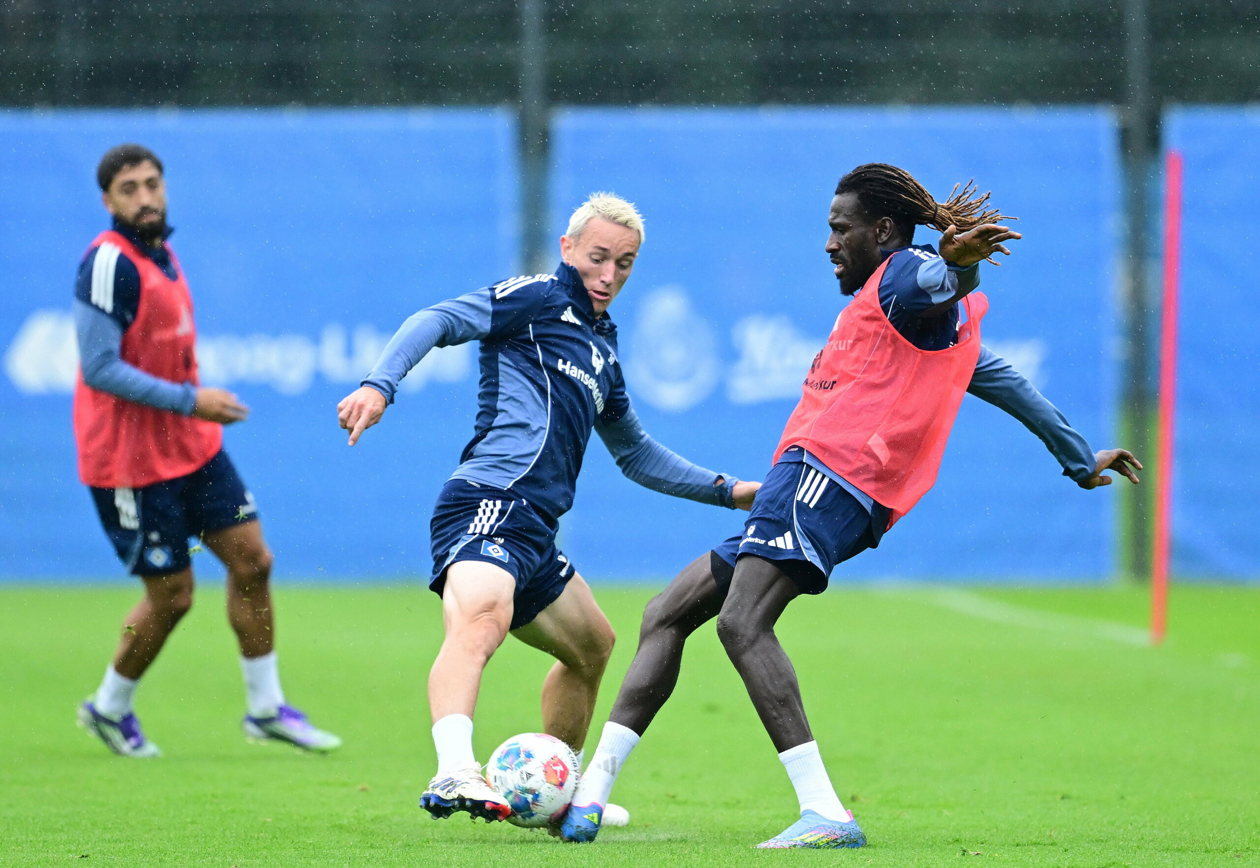 Silvan Hefti und Bakery Jatta beim HSV-Training