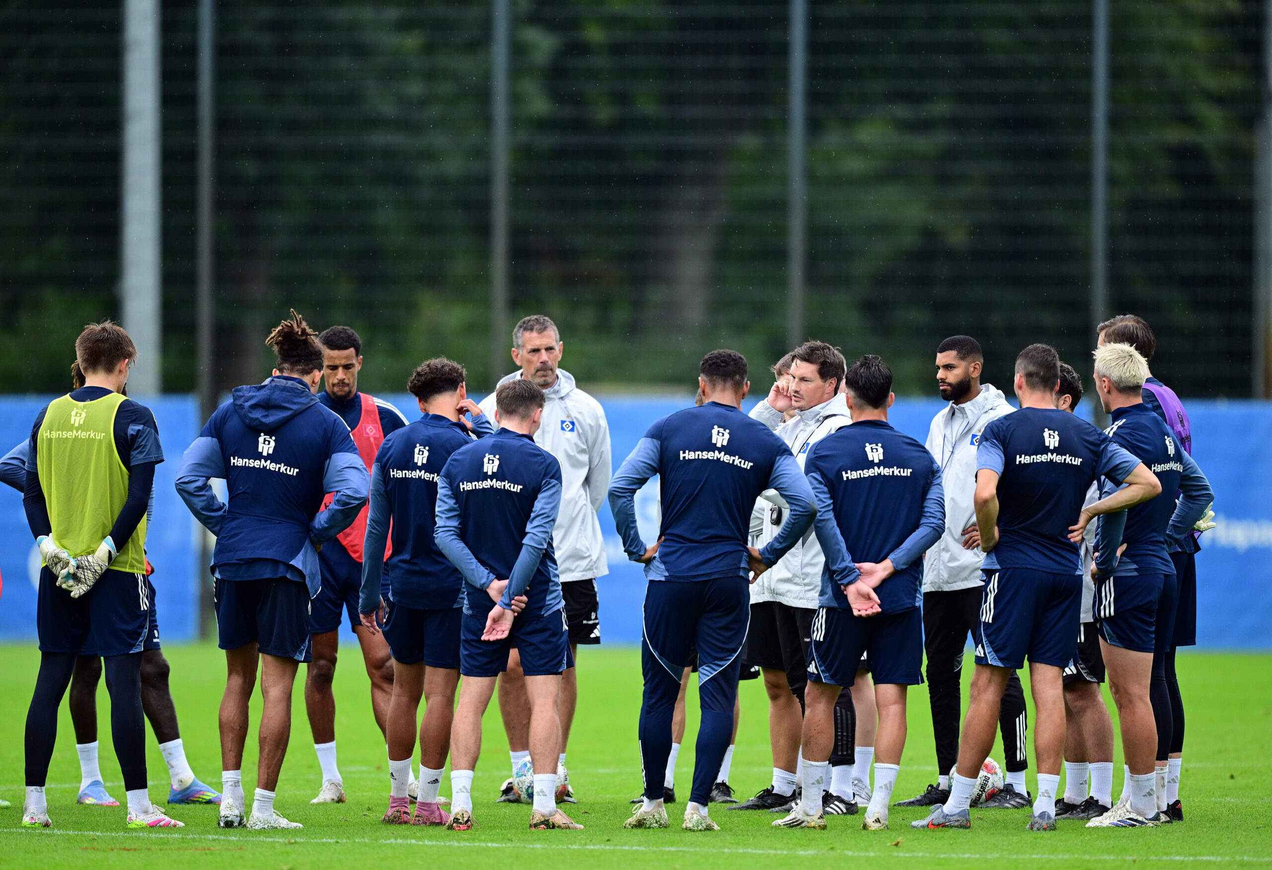 Trainer Merlin Polzin muss den HSV-Kader in dieser Woche deutlich verkleinern.