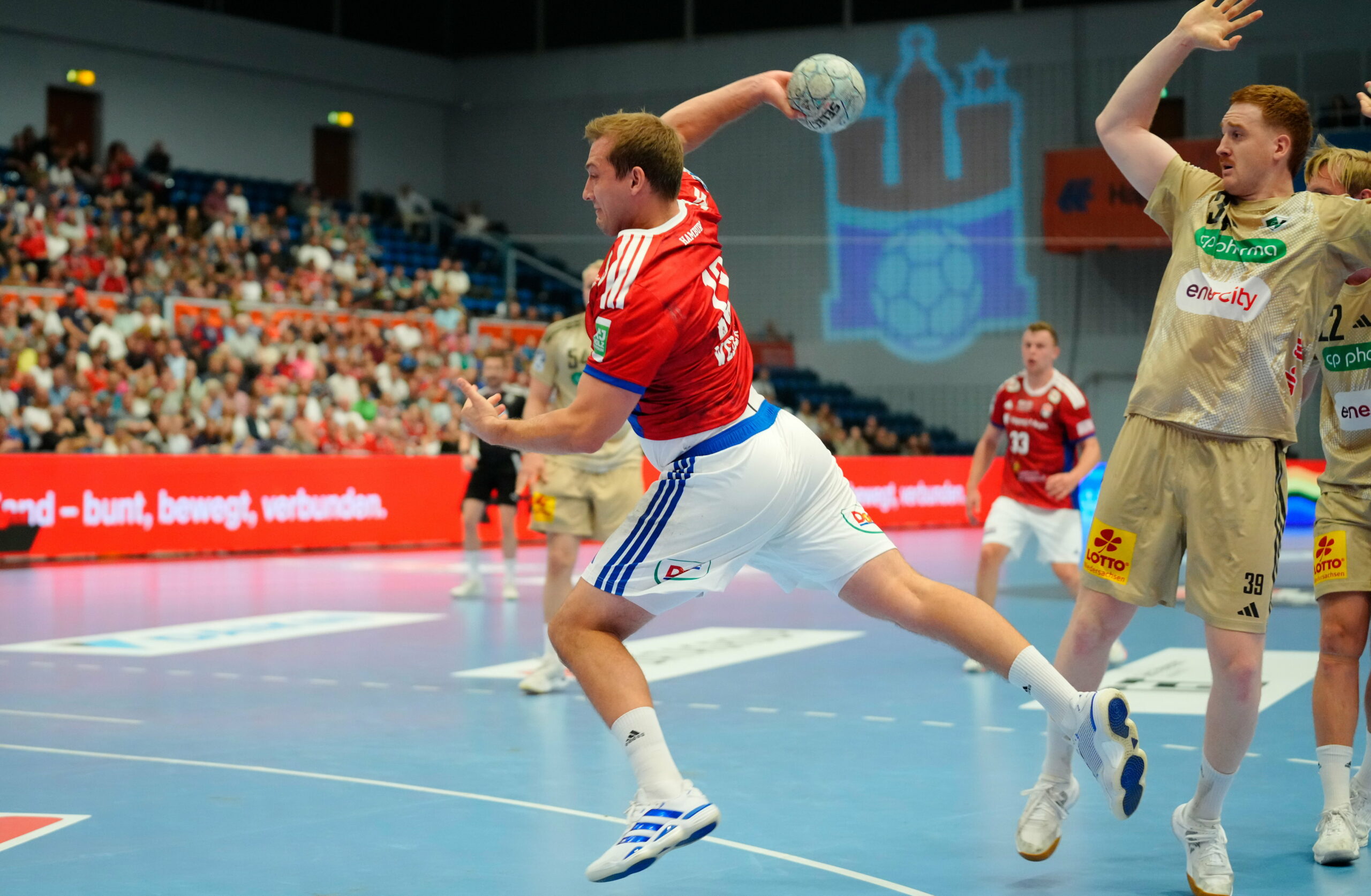 Niklas Weller wirft