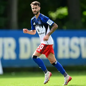 Fábio Vieira läuft über das Spielfeld