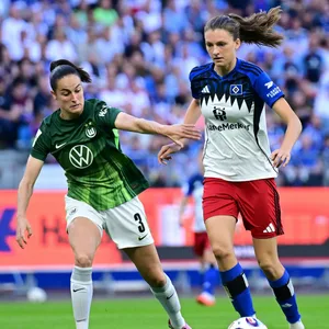 Lotta Wrede im Zweikampf mit Caitlin Dijkstra