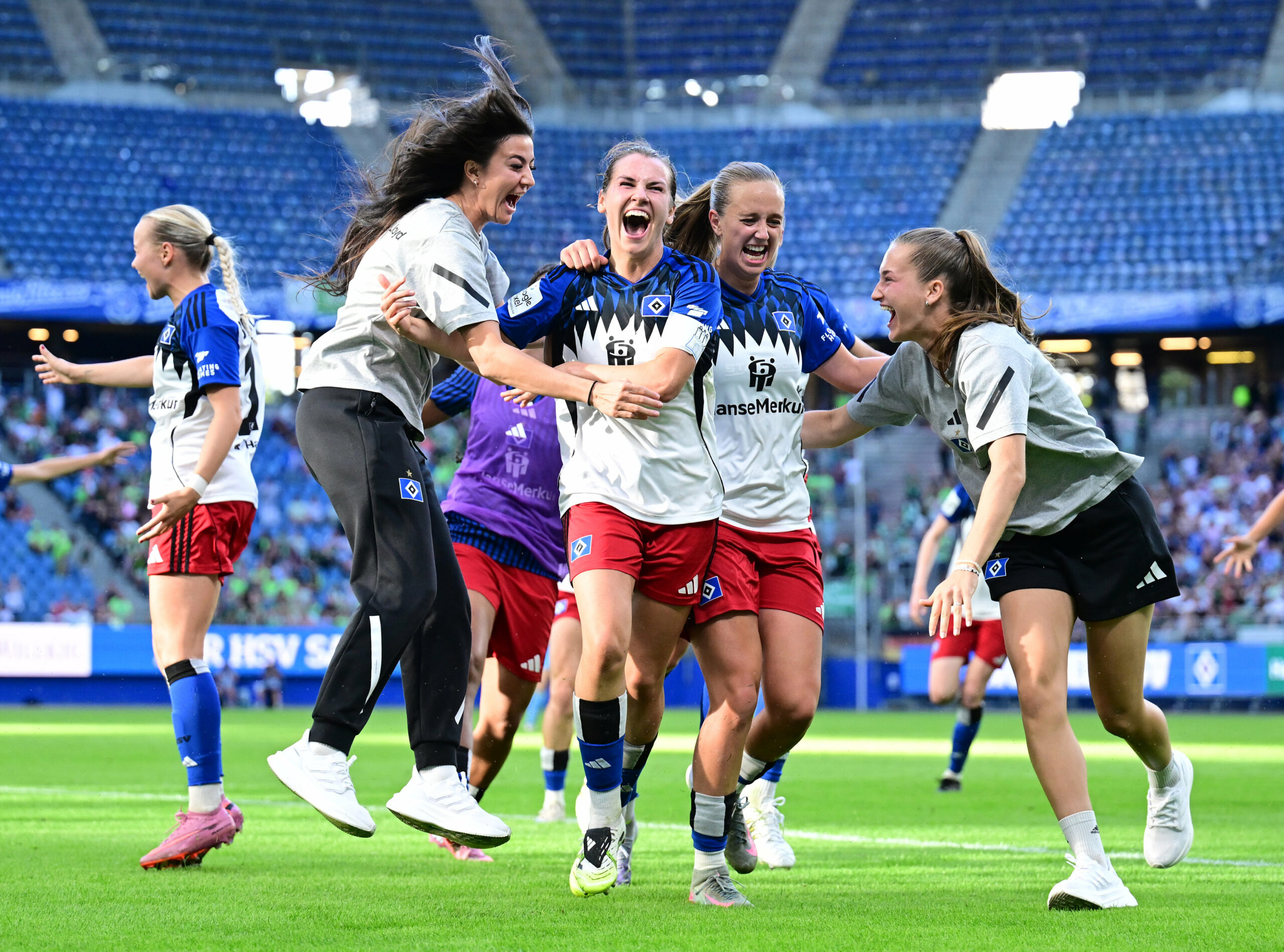 Die HSV-Frauen jubeln