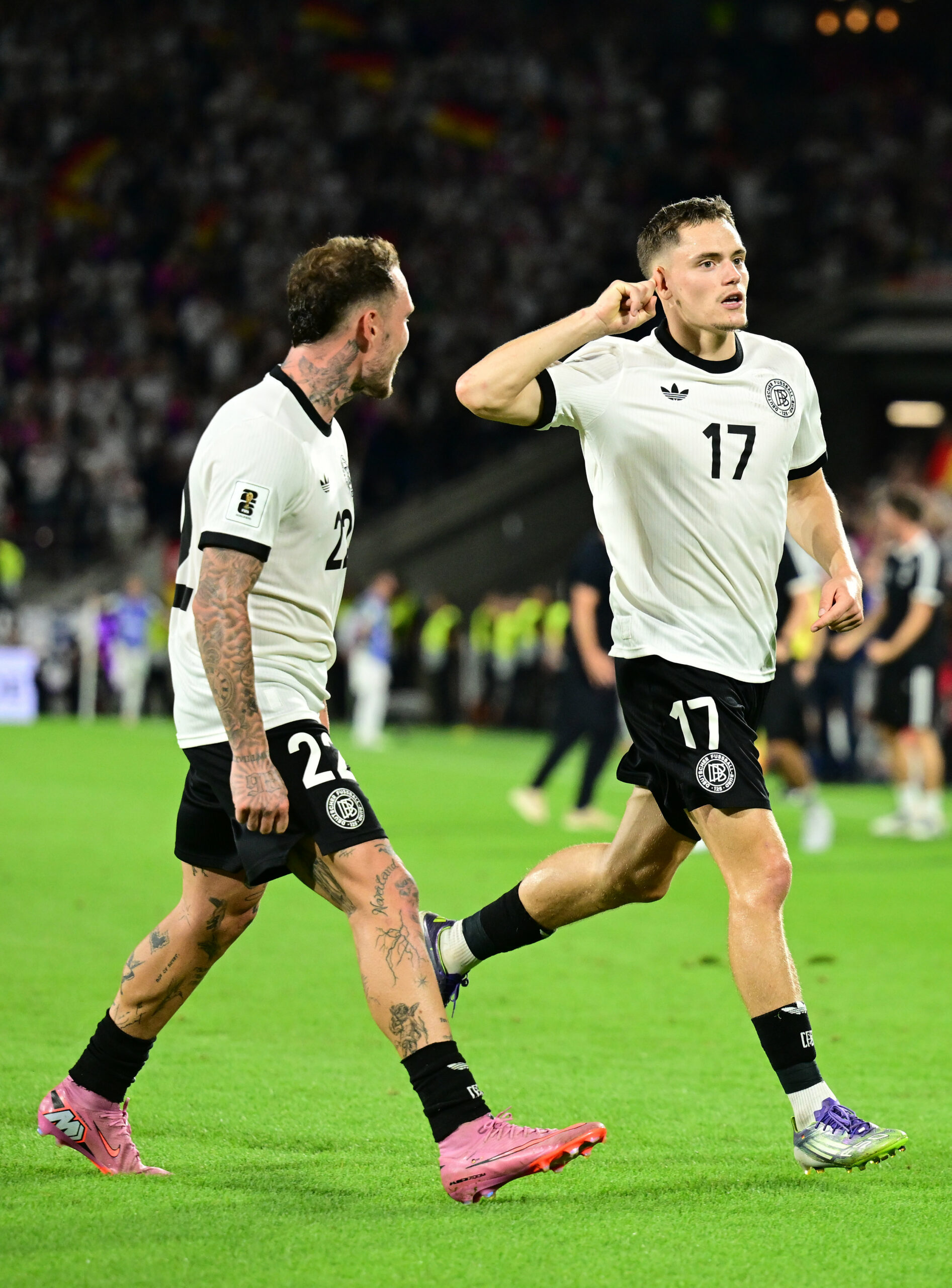 Florian Wirtz bejubelt sein Tor zum 3:1 gegen Nordirland
