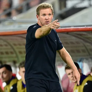 Julian Nagelsmann zeigt nach vorne