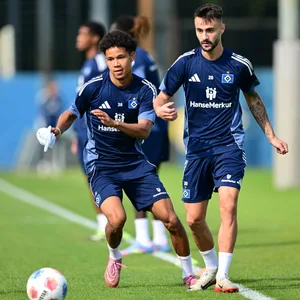 Alexander Røssing-Lelesiit und Fábio Vieira im HSV-Training