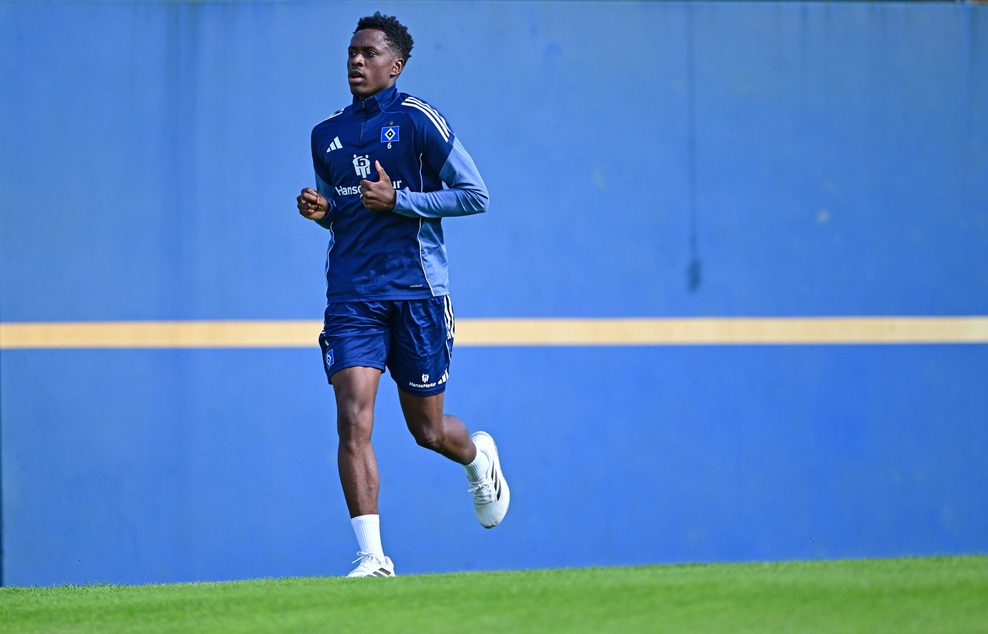 Albert Sambi Lokonga läuft über den Trainingsplatz