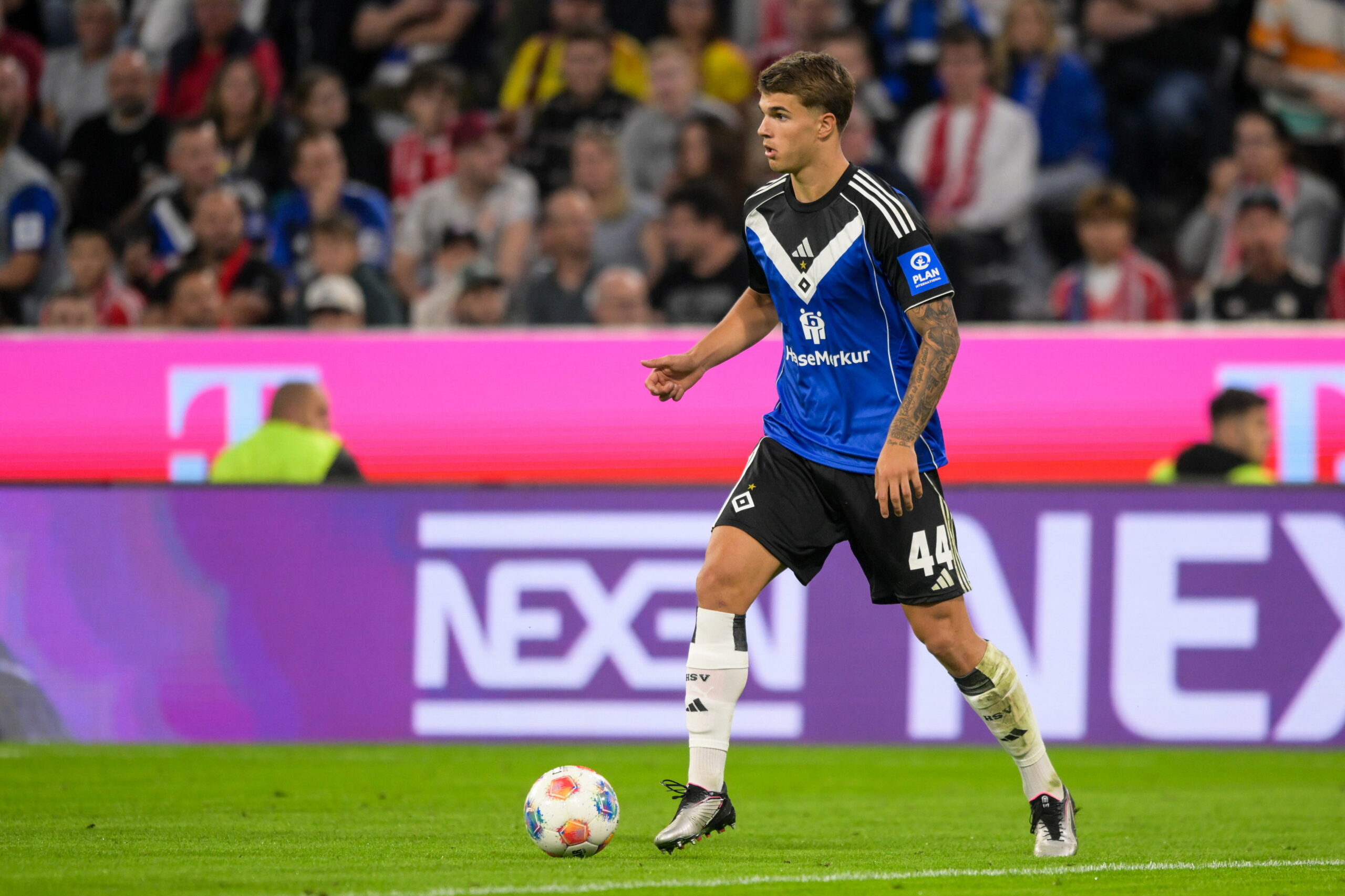 Luka Vuskovic dribbelt mit dem Ball.