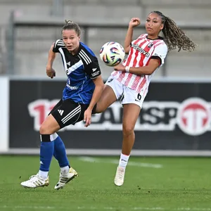 Christin Meyer im Zweikampf mit Nicole Ojukwu